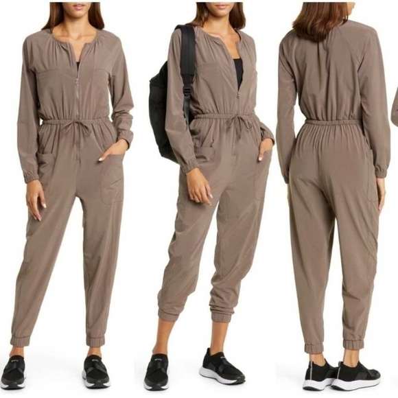 EUC Zella Getaway Long Sleeve Zip-Up Jumpsuit - Picture 1 of 9